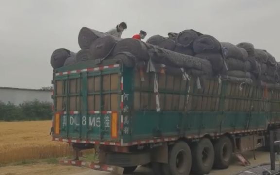 大棚保温被装車(chē)中